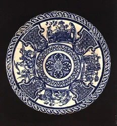 Delft-Milchpfanne, hergestellt für Maria II. nach ihrer Thronbesteigung 1688
